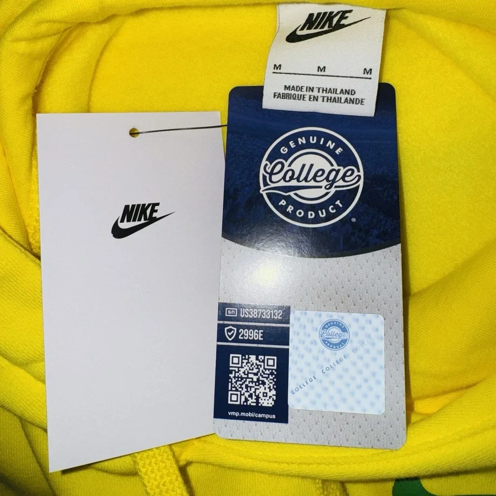 Nike Oregon Ducks Yellow Hoodie NWT Men Basketball Fleece Back Print Medium M